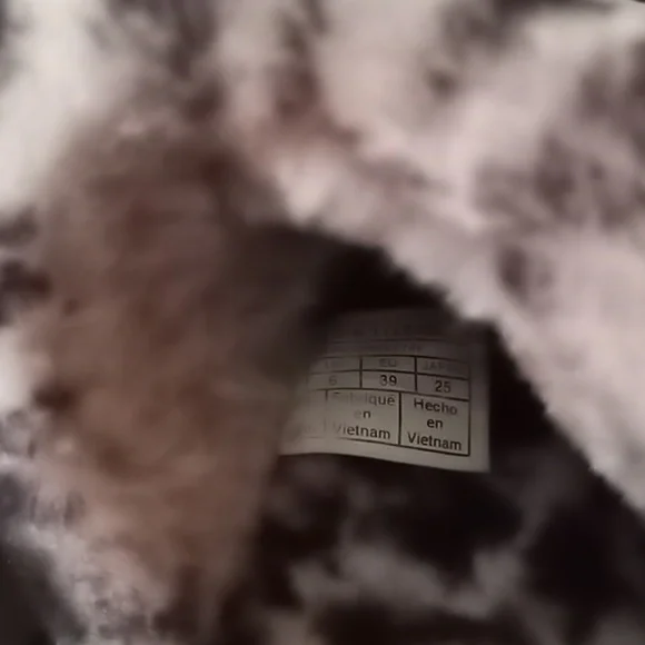 NWOT Leopard Panther Print Fluffitta Platform UGG Sandals or Slippers Sz 8 - Picture 8 of 10